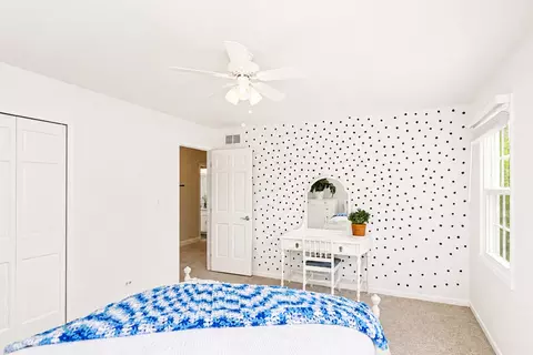 2045 Somerset Ln, Wheaton, IL 60189 photo 32
