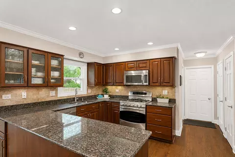 2045 Somerset Ln, Wheaton, IL 60189 photo 18
