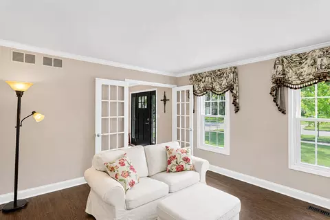 2045 Somerset Ln, Wheaton, IL 60189 photo 5