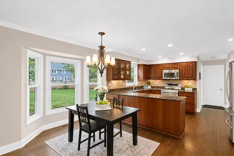 2045 Somerset Ln, Wheaton, IL 60189 photo 13