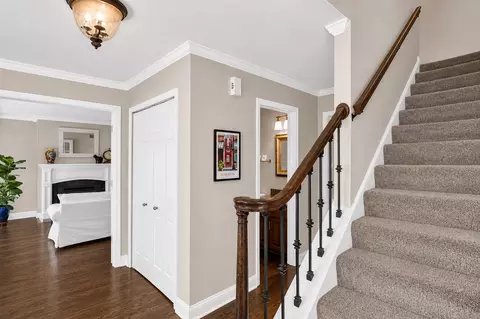 2045 Somerset Ln, Wheaton, IL 60189 photo 3