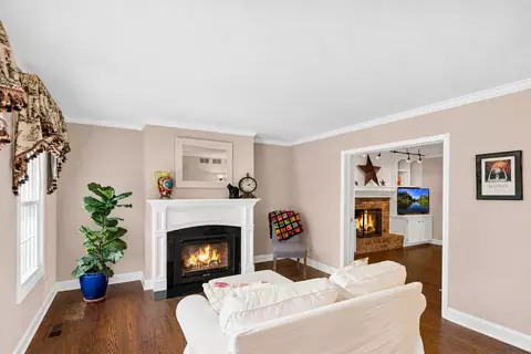 2045 Somerset Ln, Wheaton, IL 60189 photo 4