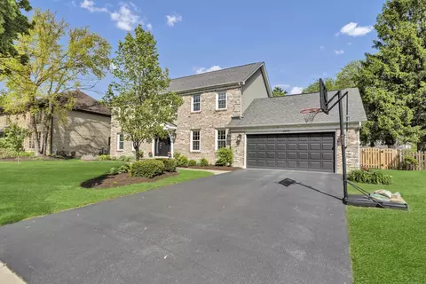 2045 Somerset Ln, Wheaton, IL 60189 photo 2
