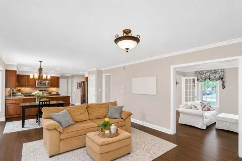 2045 Somerset Ln, Wheaton, IL 60189 photo 12