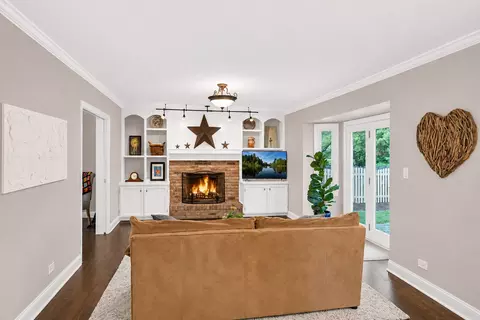 2045 Somerset Ln, Wheaton, IL 60189 photo 9