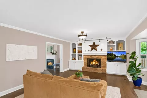 2045 Somerset Ln, Wheaton, IL 60189 photo 10