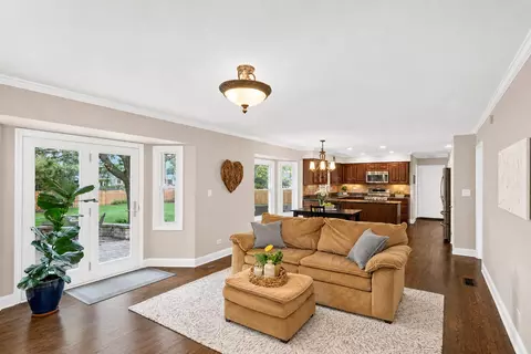 2045 Somerset Ln, Wheaton, IL 60189 photo 11