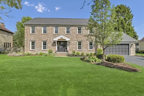 2045 Somerset Ln, Wheaton, IL 60189