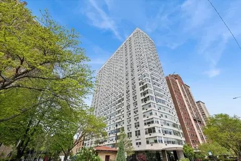 3900 N Lake Shore Dr #9D, Chicago, IL 60613