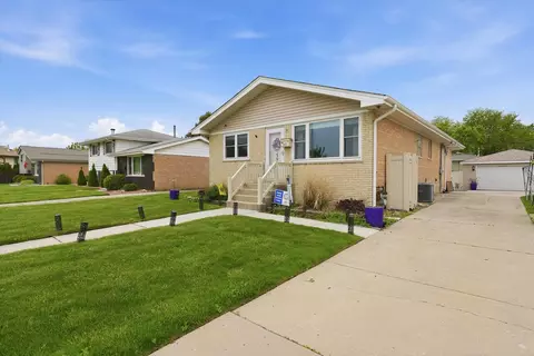 10352 Leslie Ln, Chicago Ridge, IL 60415