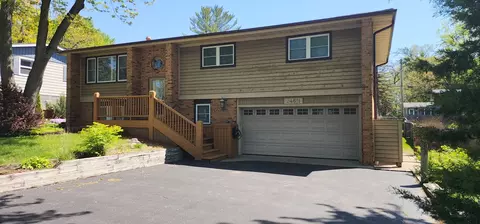 34611 N Iroquois Trl, Mchenry, IL 60051
