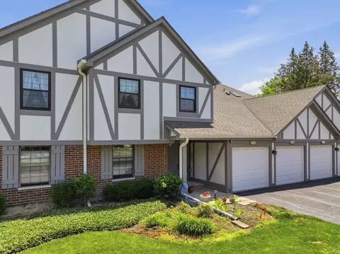 472 Elizabeth Dr #17-A-R, Wood Dale, IL 60191