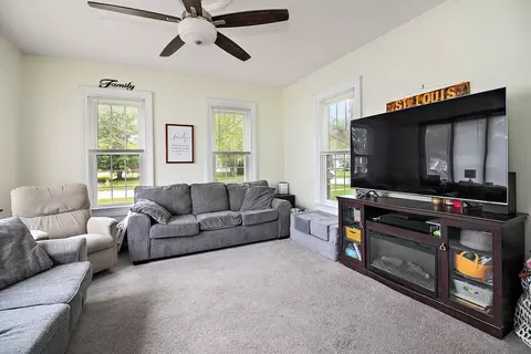 Living - 1205 S 7th Ave, Kankakee, IL 60901 photo 2 of 3