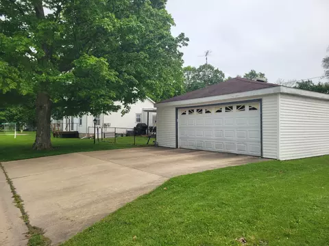 Exterior - 1205 S 7th Ave, Kankakee, IL 60901 photo 7 of 8