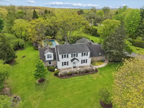 44 W Indian Trail Rd, Barrington, IL 60010