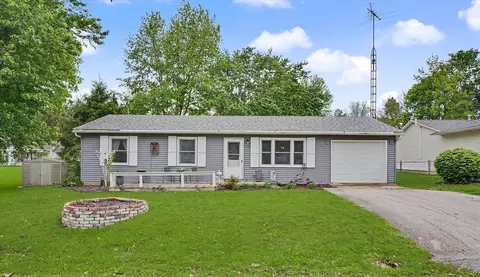 205 N Jefferson St, Mahomet, IL 61853