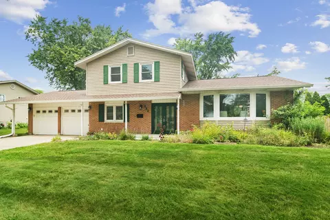 852 E Plate Dr, Palatine, IL 60074