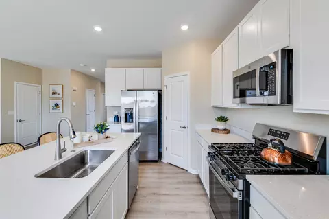 Kitchen - 549 Arye Dr, Elgin, IL 60124 photo 4 of 4