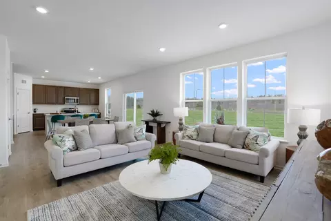 Living - 549 Arye Dr, Elgin, IL 60124 photo 2 of 4