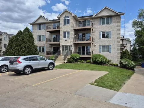 3120 Holiday Ct #7, Bettendorf, IA 52722