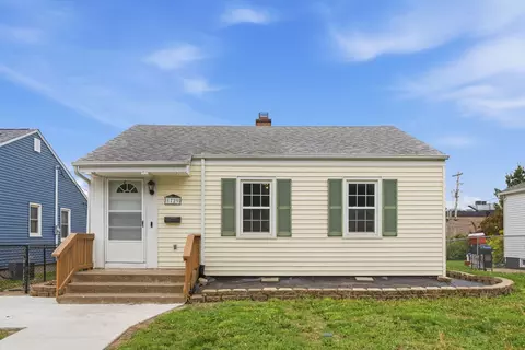 1729 Brown St, Bettendorf, IA 52722