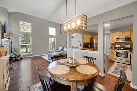 Dining - 2117 Peach Tree Ln #2117, Algonquin, IL 60102 photo 2 of 2