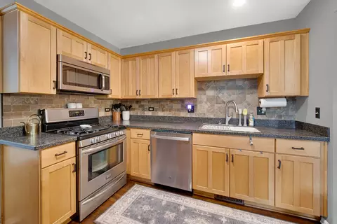 Kitchen - 2117 Peach Tree Ln #2117, Algonquin, IL 60102 photo 1 of 3
