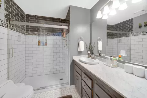Bath - 2117 Peach Tree Ln #2117, Algonquin, IL 60102 photo 1 of 3