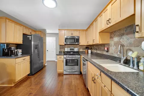 Kitchen - 2117 Peach Tree Ln #2117, Algonquin, IL 60102 photo 3 of 3