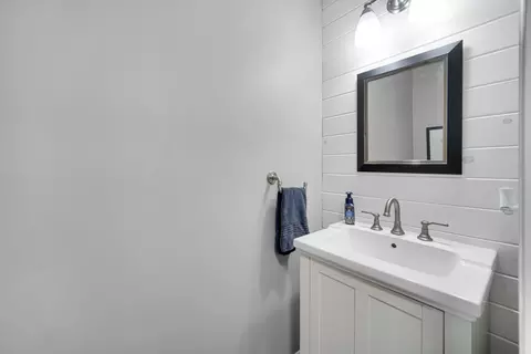 Bath - 2117 Peach Tree Ln #2117, Algonquin, IL 60102 photo 3 of 3
