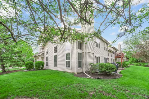 Exterior - 2117 Peach Tree Ln #2117, Algonquin, IL 60102 photo 4 of 5