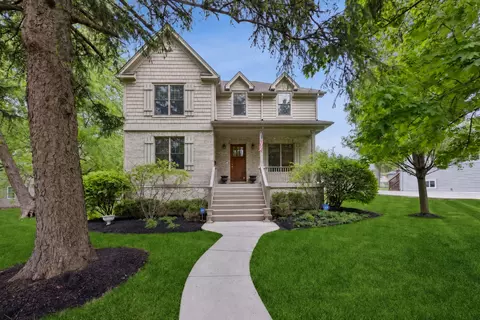 28 S Grant St, Westmont, IL 60559
