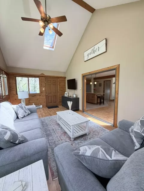Living - 1257 Trail Dr, Dixon, IL 61021 photo 4 of 7