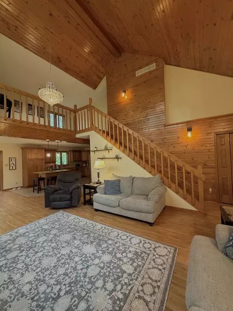 Living - 1257 Trail Dr, Dixon, IL 61021 photo 2 of 7