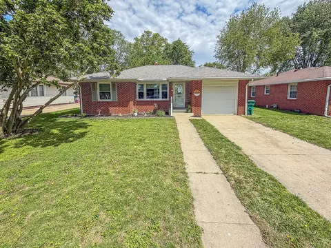 3020 Oak Ave, Mattoon, IL 61938
