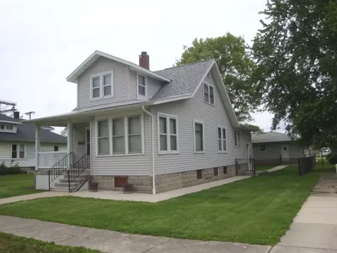 221 W Garfield Ave, Cissna Park, IL 60924