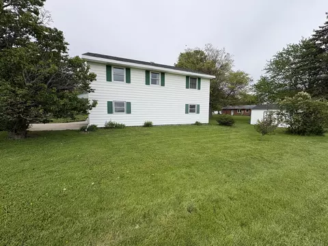 Exterior - 320 S Main St, Creston, IL 60113 photo 4 of 7