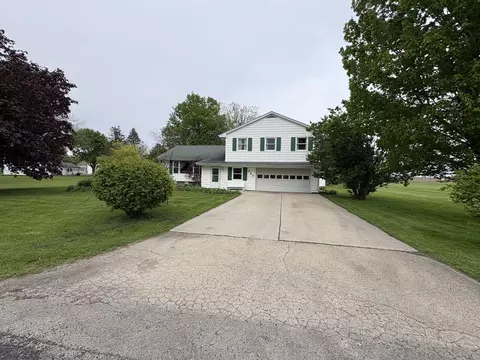 320 S Main St, Creston, IL 60113