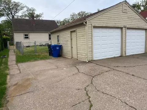 Exterior - 2927 13th Ave, Moline, IL 61265 photo 3 of 4
