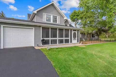 39 W030 Poplar Ln, Saint Charles, IL 60175