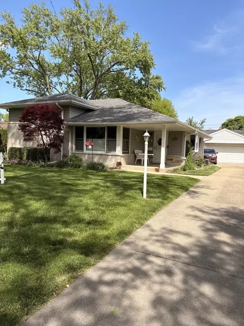 21 N Waterman Ave, Arlington Heights, IL 60004