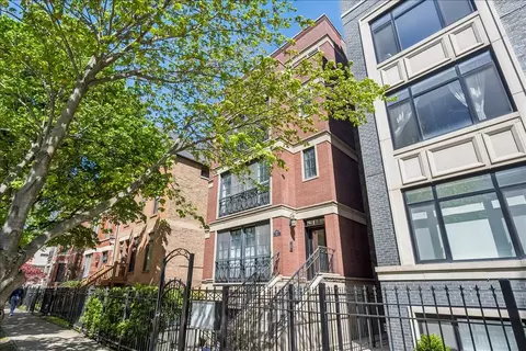 920 W Barry Ave #4, Chicago, IL 60657