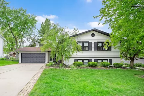 6312 Maxwell Dr, Woodridge, IL 60517