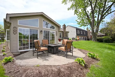Exterior - 2234 Appleby Dr, Wheaton, IL 60189 photo 7 of 10