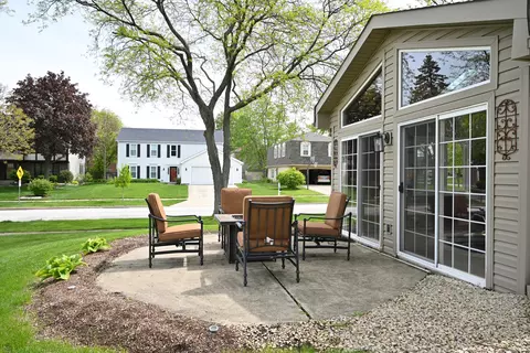Exterior - 2234 Appleby Dr, Wheaton, IL 60189 photo 8 of 10