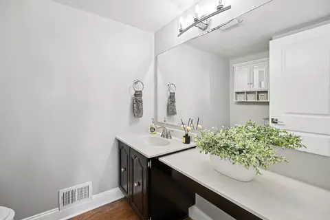 Bath - 2234 Appleby Dr, Wheaton, IL 60189 photo 1 of 3