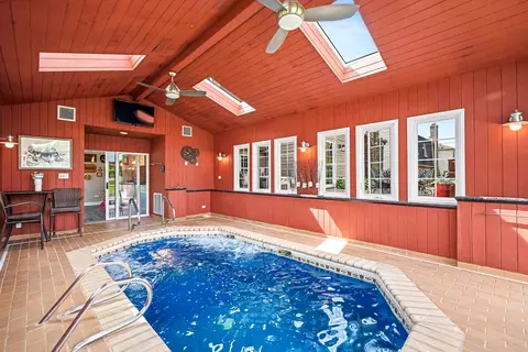 Exterior - 2234 Appleby Dr, Wheaton, IL 60189 photo 3 of 10