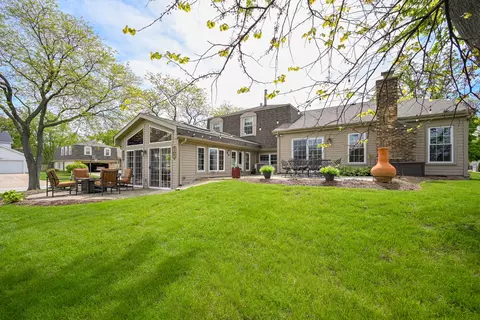 Exterior - 2234 Appleby Dr, Wheaton, IL 60189 photo 5 of 10