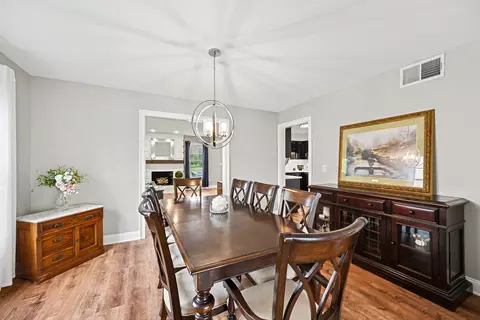 Dining - 2234 Appleby Dr, Wheaton, IL 60189 photo 2 of 4