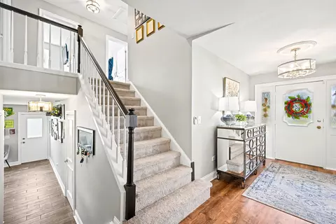 Entry Way - 2234 Appleby Dr, Wheaton, IL 60189 photo 2 of 4